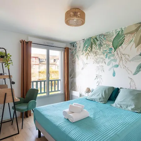 Les Pins 205 - Appt 400m De La *